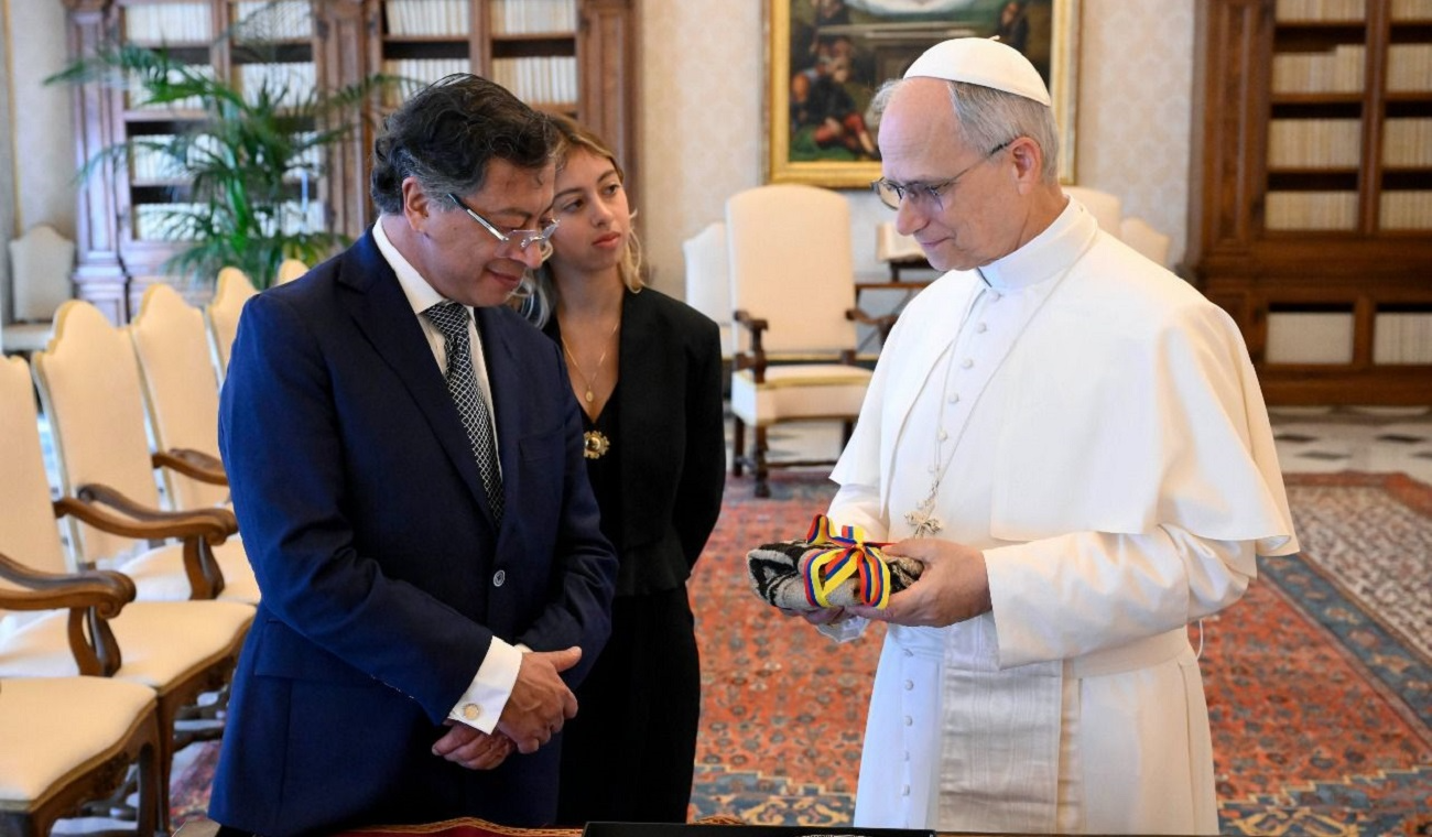 Gustavo Petro se reúne en privado con el papa León XIV