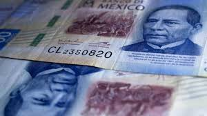 El dólar toca su nivel más bajo en México desde octubre