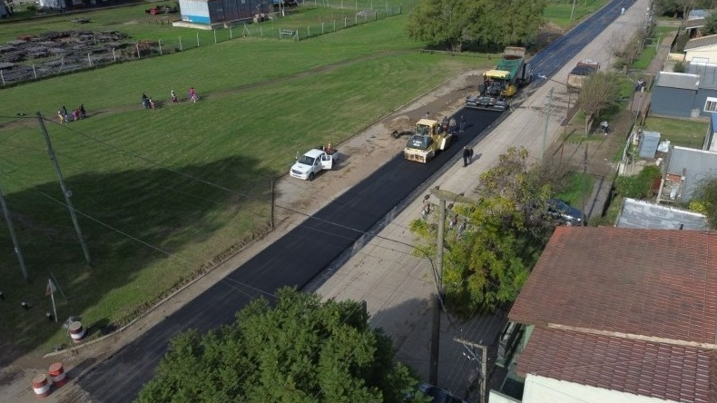 Comenzó el asfaltado de la calle Alem