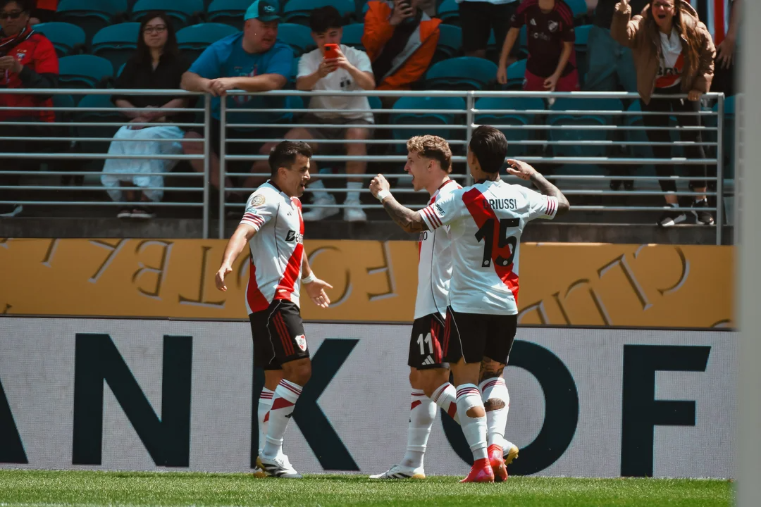 River ganó en su debut en Seattle, pero el equipo de Gallardo dejó más dudas que certezas