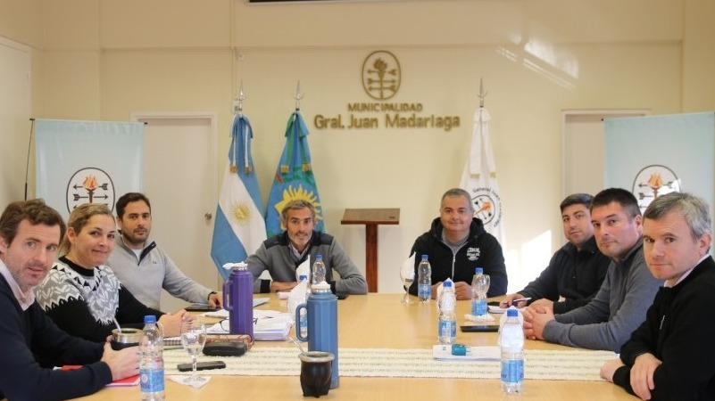 El municipio y COEMA acordaron agilizar los reclamos de luminarias quemadas