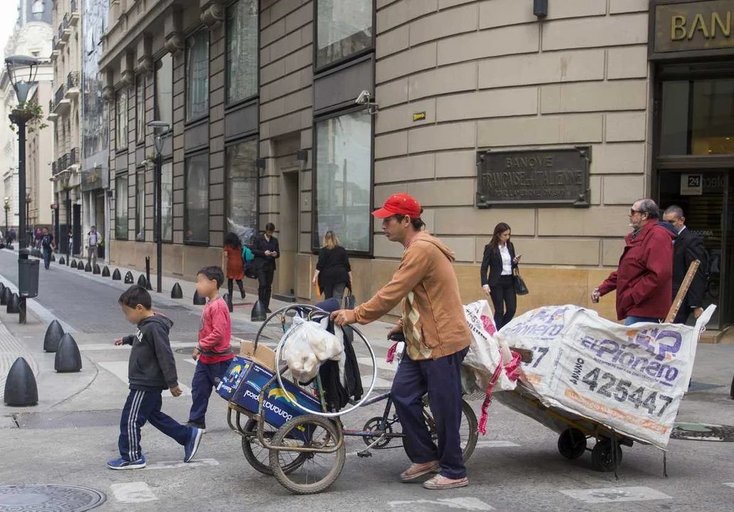 La brecha salarial en Argentina: el 10% más rico gana 15 veces más que el más pobre
