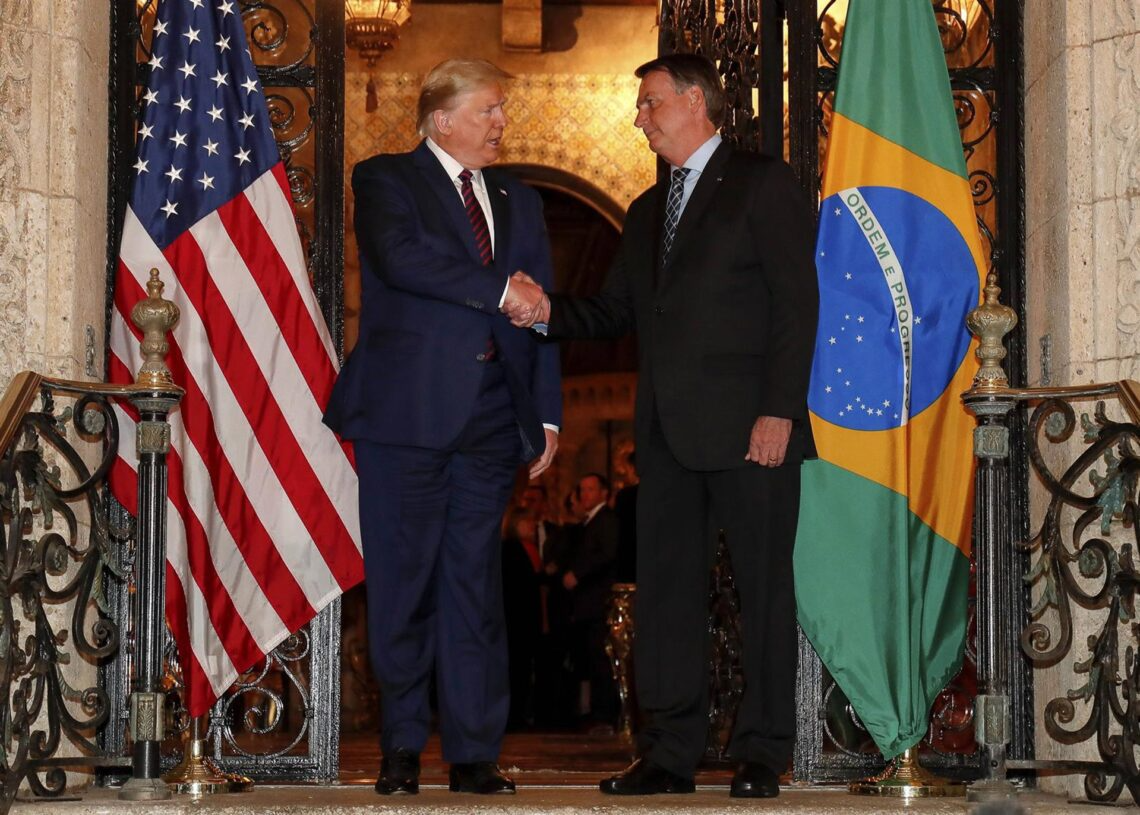 Trump sai em defesa de Bolsonaro e denuncia "perseguição política"