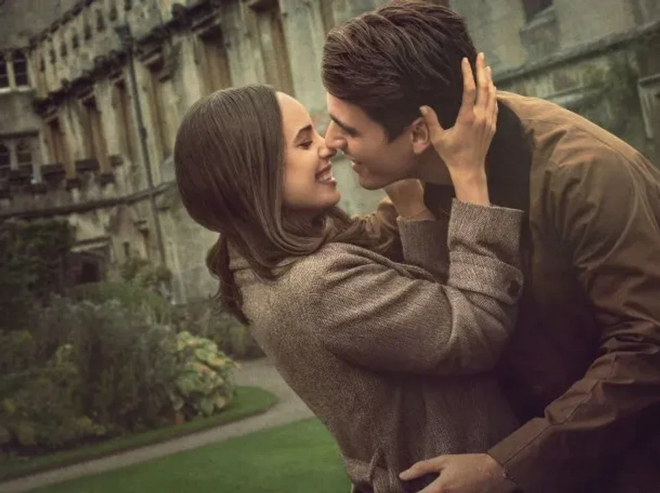 “Mi Año en Oxford”: el nuevo drama romántico que llega a Netflix este viernes con Sofia Carson