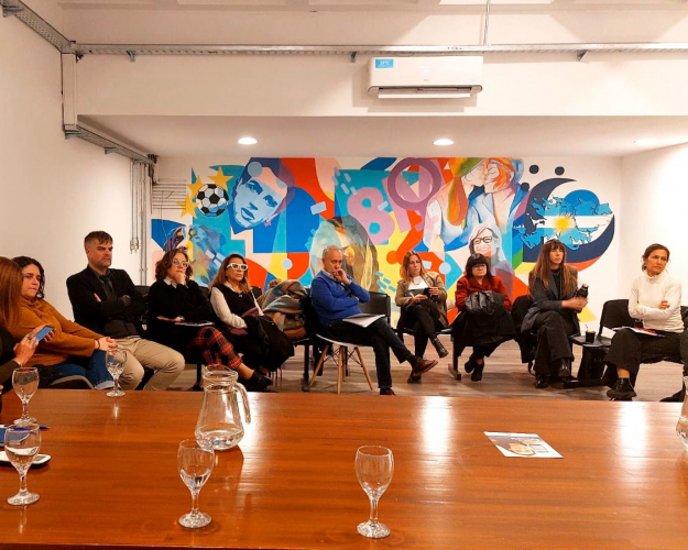 Mesa de trabajo en Buenos Aires impulsa medios responsables sobre infancia y ley penal