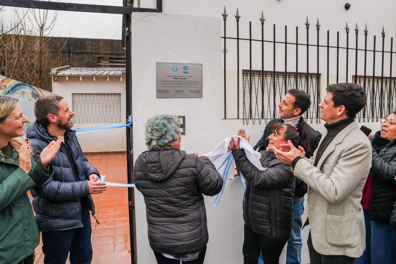 Julián Álvarez y Leandro Decuzzi inauguraron el Centro Comunitario Mamá Antula