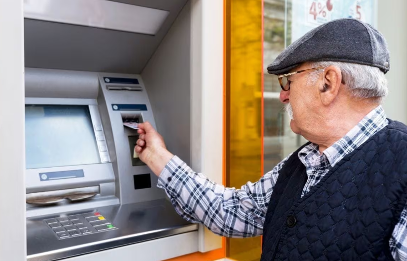 Jubilados recibirán un bono de $70.000 en noviembre y el haber mínimo supera los $400.000