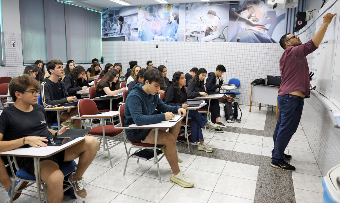 Pré-selecionados no Fies têm até 11 de maio para validar dados nas instituições de ensino