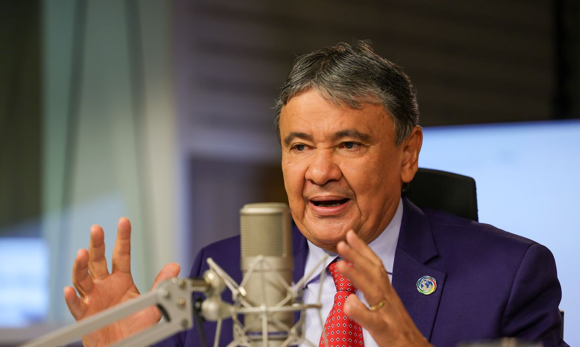 Wellington Dias diz que 5,1 milhões saíram do Bolsa Família após aumento de renda e rebate críticas sobre dependência do programa