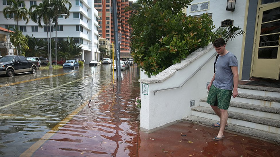 Preocupación en Miami Beach por la pausa en aumentos de tarifas y las obras contra inundaciones