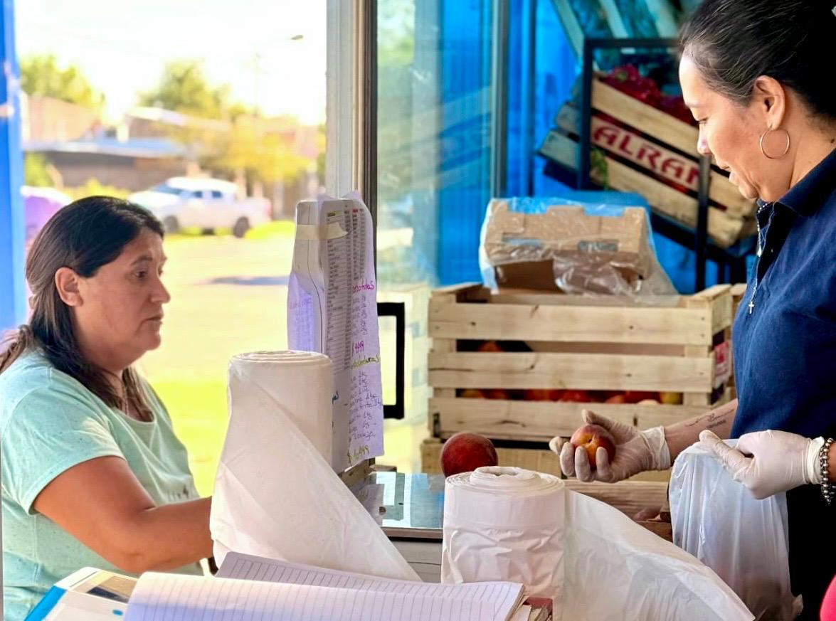 Combos mundialistas y ofertas en el Módulo Despensa del barrio Esperanza
