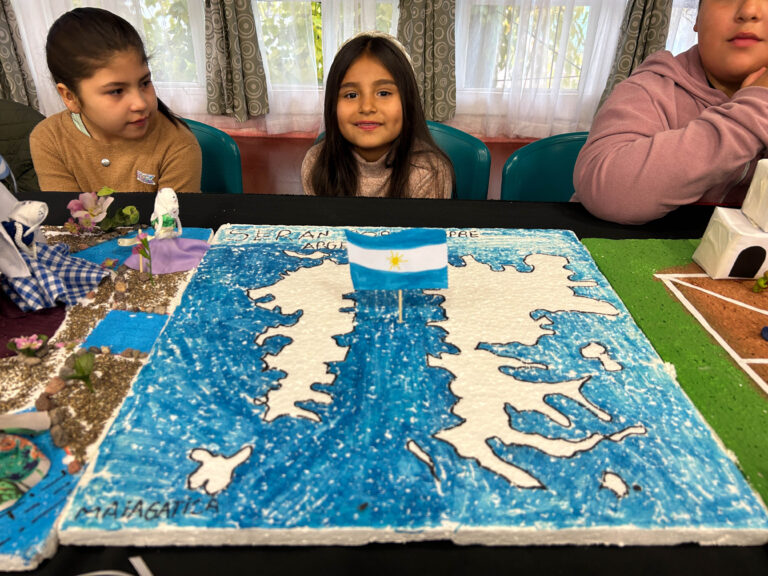 Estudiantes paceños homenajearon la Memoria y Malvinas a través de sus maquetas