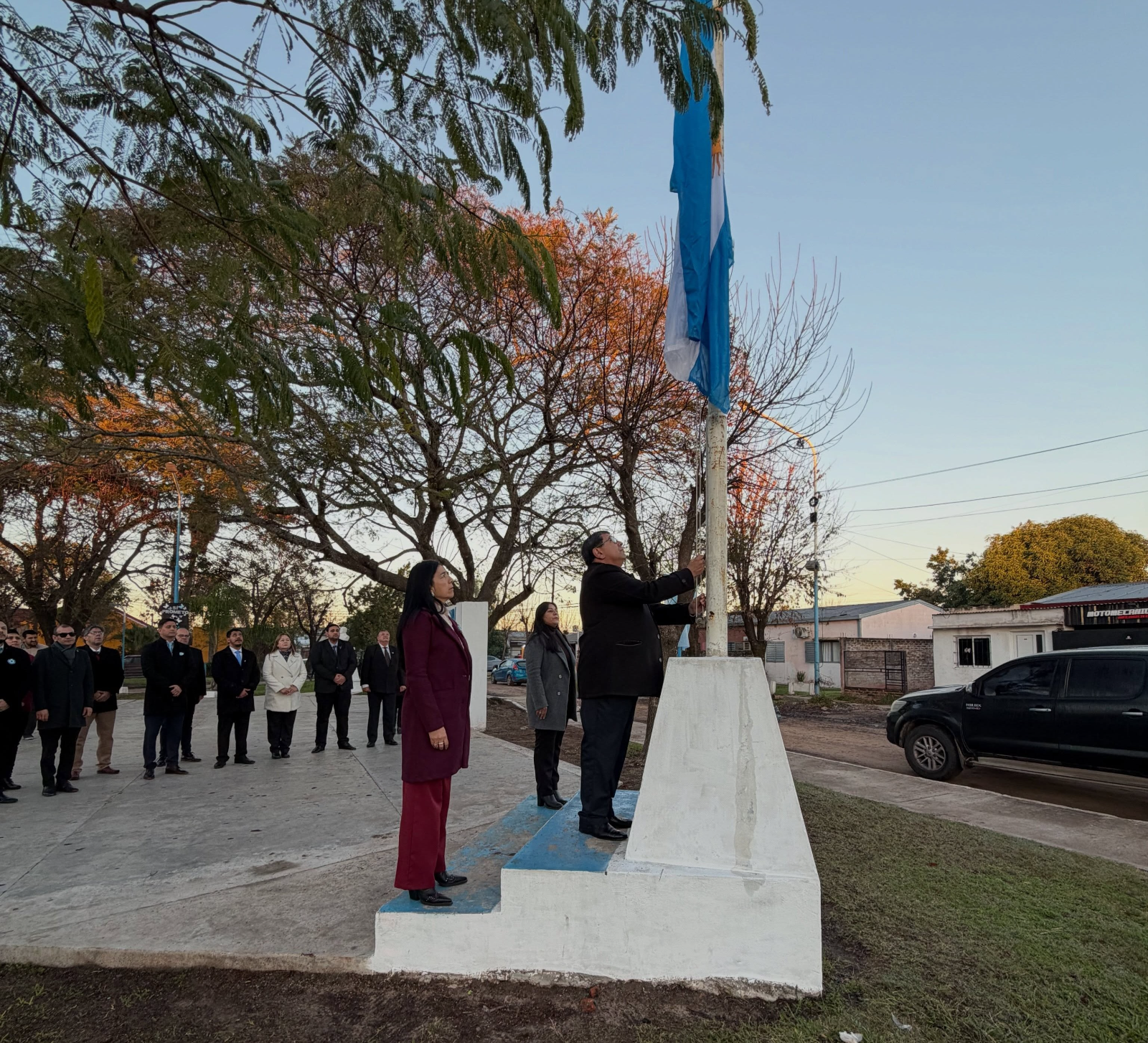 Santa Lucía conmemoró el Día de la Bandera con el tradicional izamiento del Pabellón Nacional