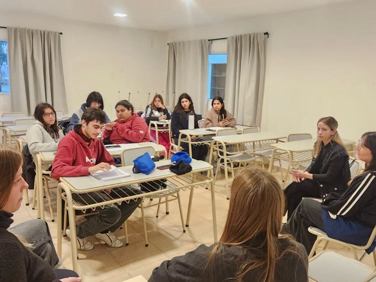 Comenzó un curso gratuito de orientación vocacional para jóvenes de Carmen de Areco