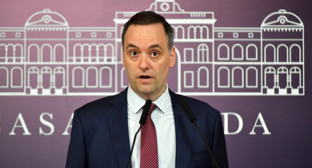 Avanza la investigación contra Adorni: confirman consumos por $139 millones con tarjetas de crédito