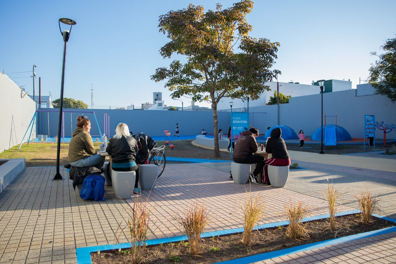 Lanús Gobierno concretó la puesta en valor de la plaza Atlántida de Lanús Oeste