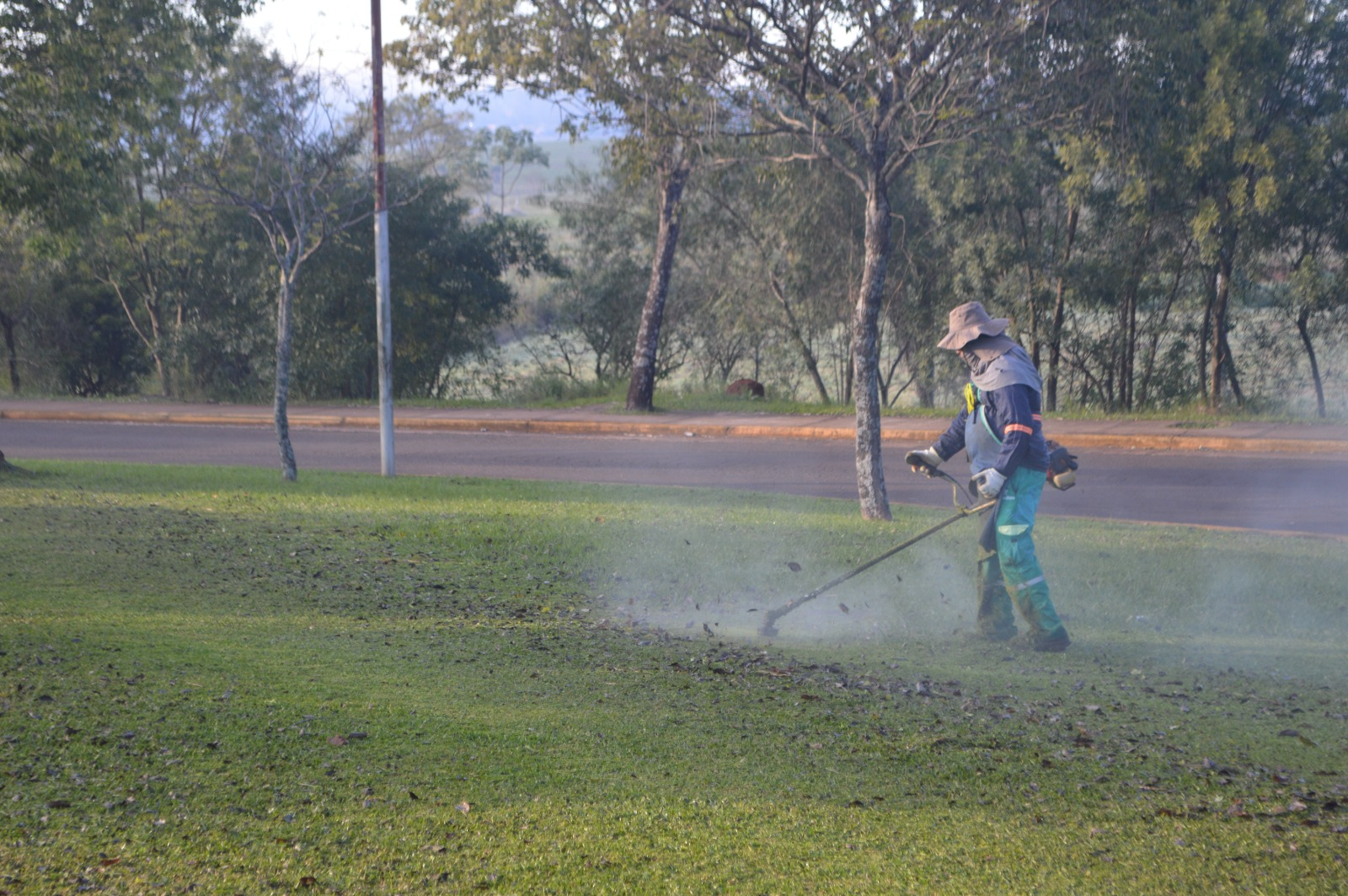 Posadas mantiene más de 514 hectáreas de espacios verdes con tareas permanentes