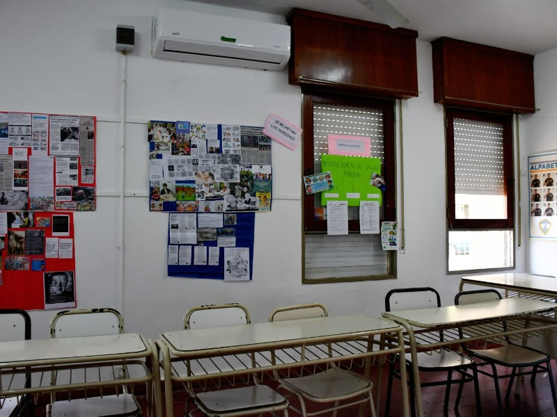 San Francisco instaló 19 aires acondicionados en escuelas para mejorar la infraestructura educativa