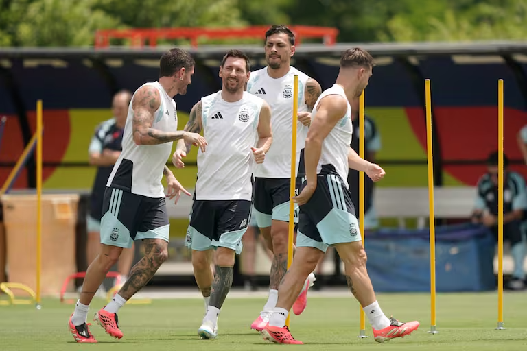Argentina vs Egipto por el Mundial 2026: hora, TV, formaciones y cómo llegan a los octavos de final