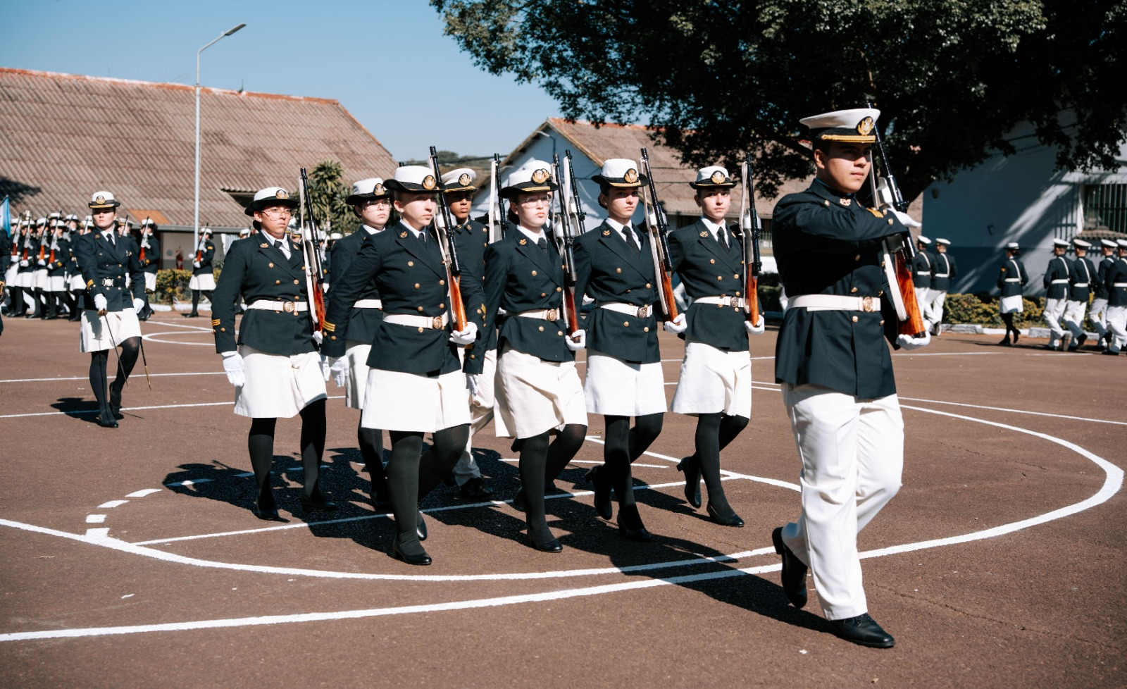 El Liceo Naval "Almirante Storni" entregó uniformes de gala a cadetes de primer año en Posadas