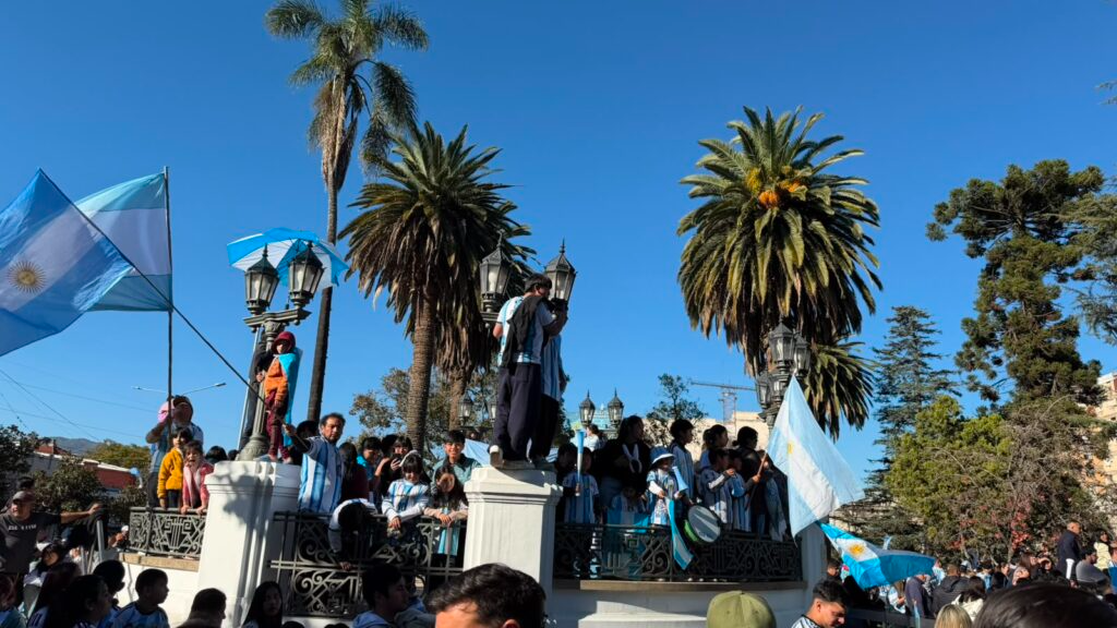 San Salvador de Jujuy repudia el vandalismo en Plaza Belgrano tras los festejos de Argentina