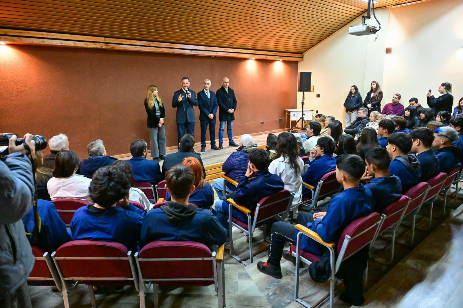 La Municipalidad entregó por primera vez un Fondo de Fortalecimiento para las escuelas técnicas, agrarias y los centros de formación profesional del distrito