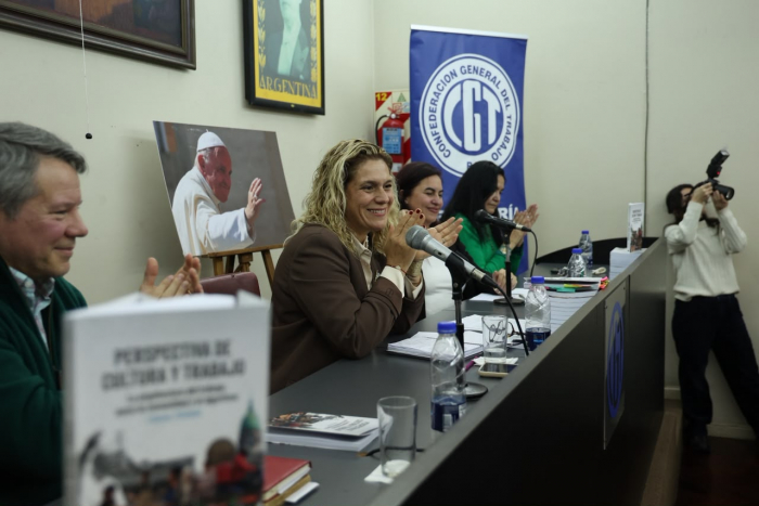 Presentaron en la CGT un libro que analiza los cambios del trabajo en la era digital