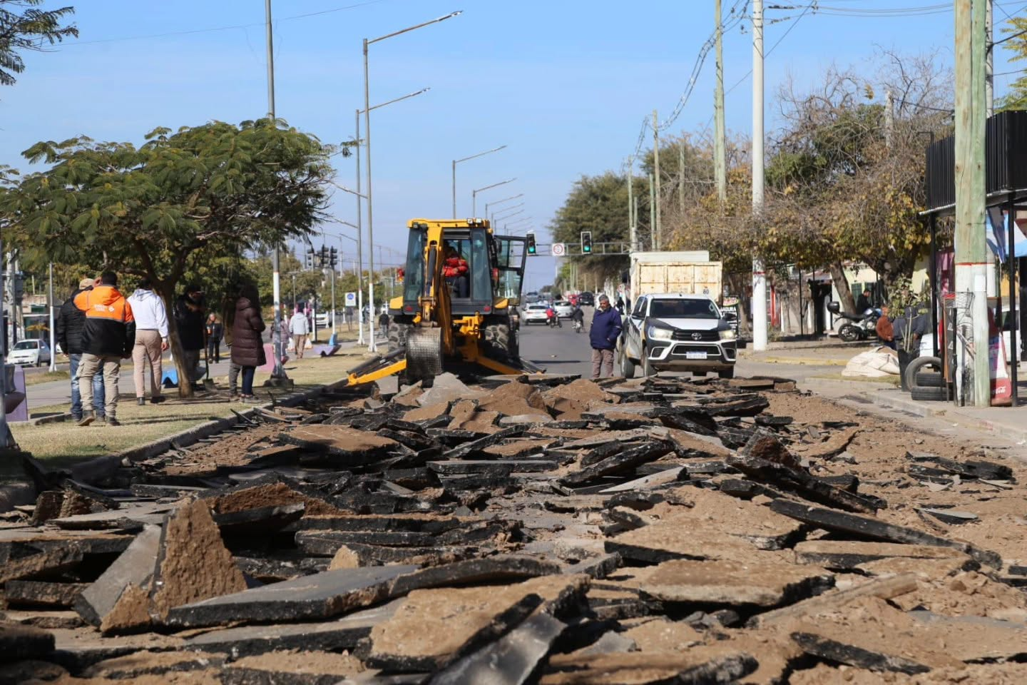 La Rioja avanza con obras de asfaltado en la Avenida 1ro de Marzo y el Barrio Argentino