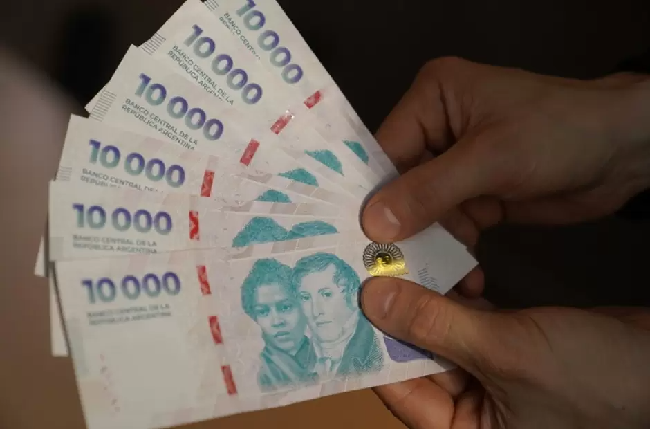 El Gobierno anunció aumento del 10%, refuerzos de $200.000 y mejoras para estatales