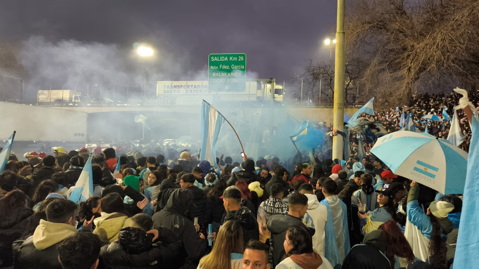La Selección Argentina regresó al país: aterrizó en Ezeiza el primer grupo subcampeón del mundo
