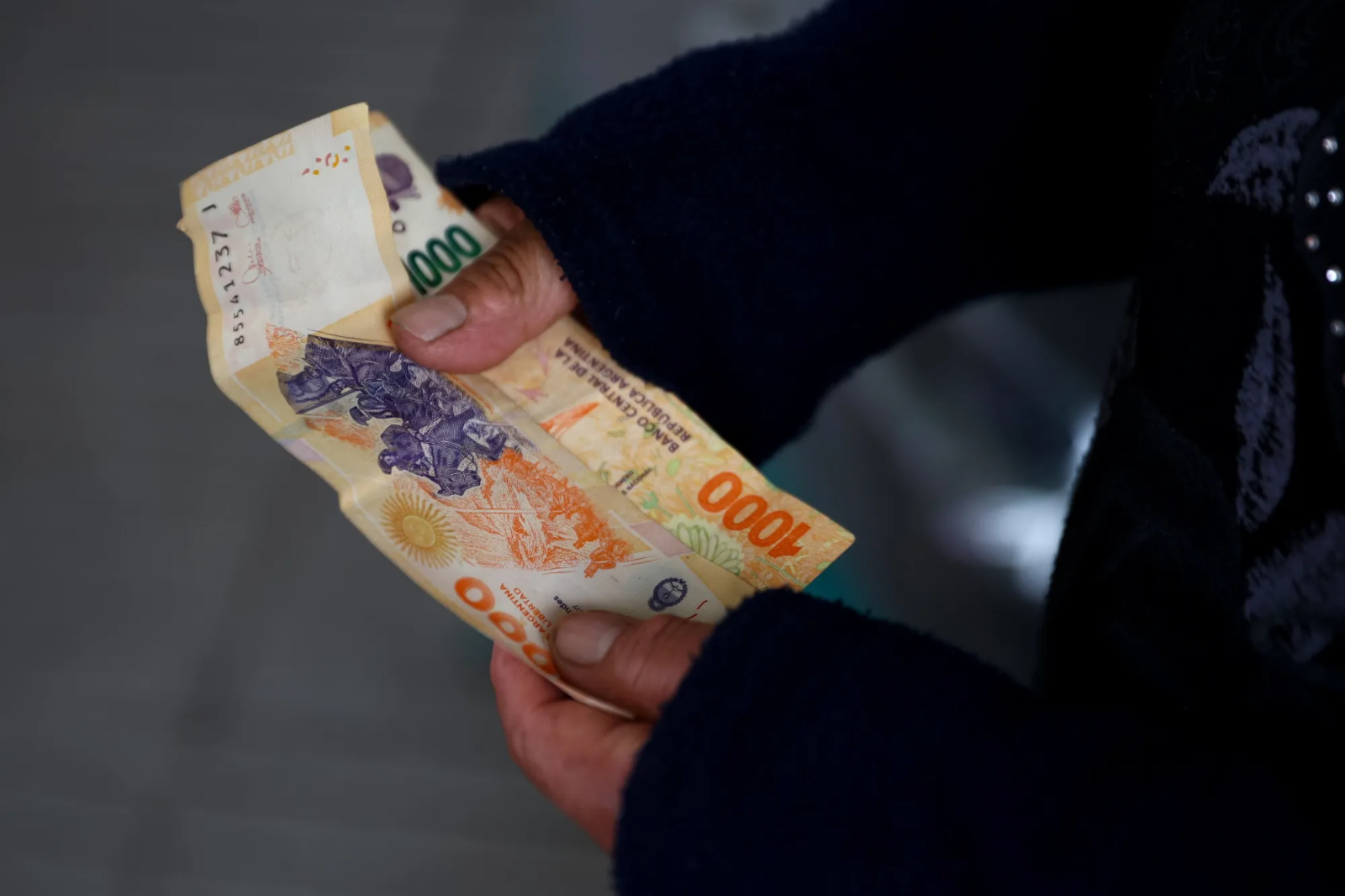 Salarios en Argentina: los sueldos registrados cayeron en 8 de los últimos 9 meses frente a la inflación