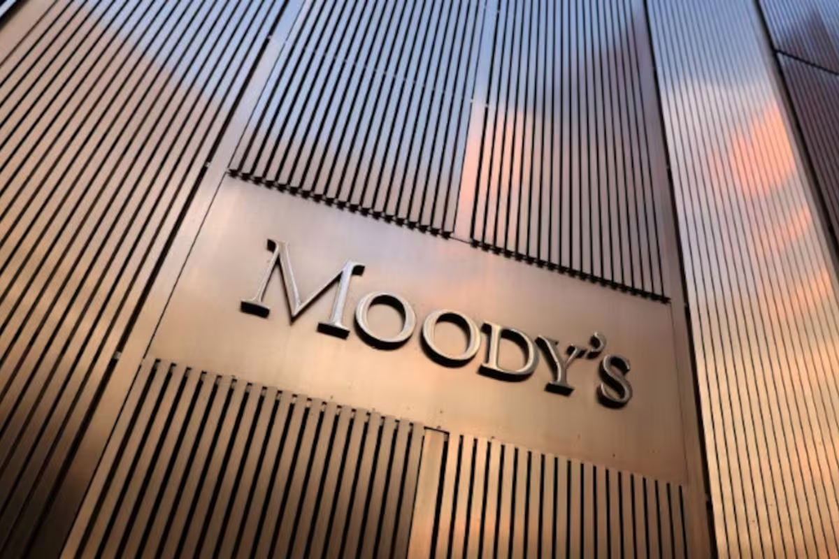Moody’s mejoró la calificación de la deuda argentina y destacó el ajuste económico