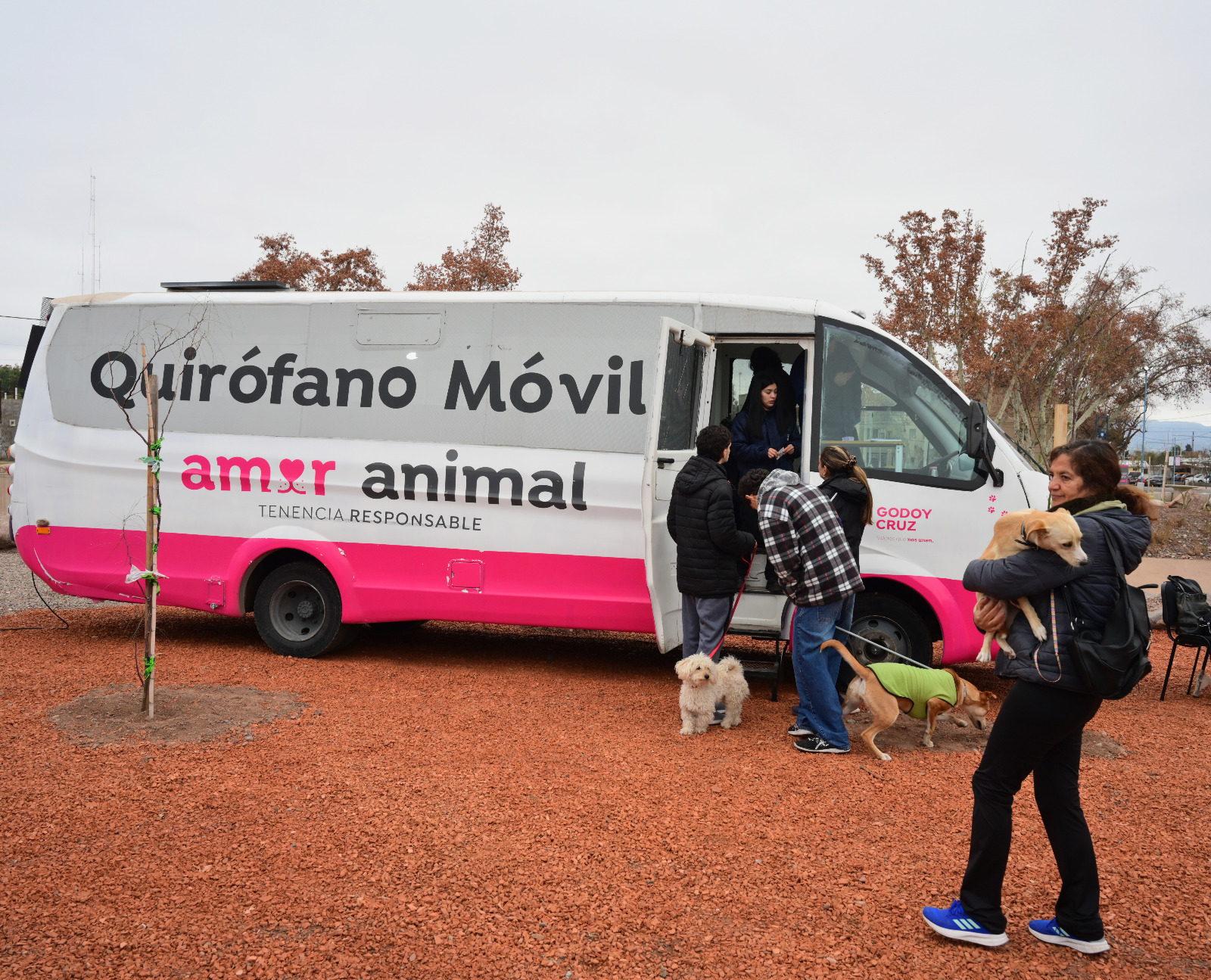 Godoy Cruz inauguró su cuarta plaza canina: Amor Animal atendió gratis a 150 mascotas