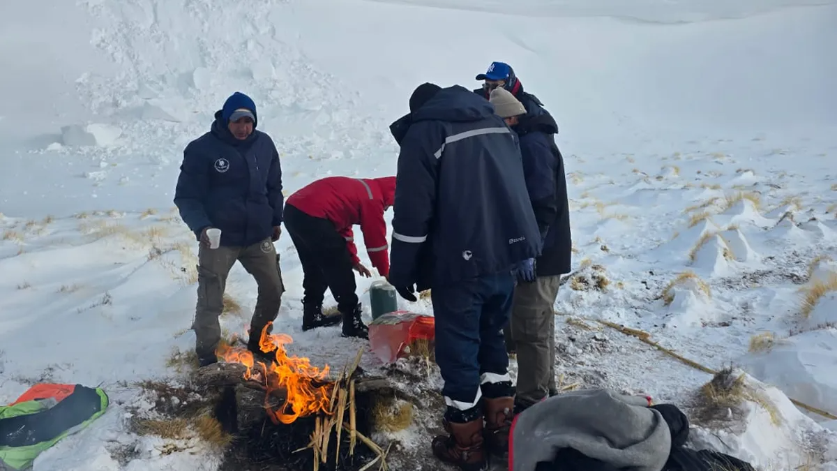 Rescataron a cuatro mineros atrapados por la nieve tras pasar tres noches en la cordillera de Catamarca
