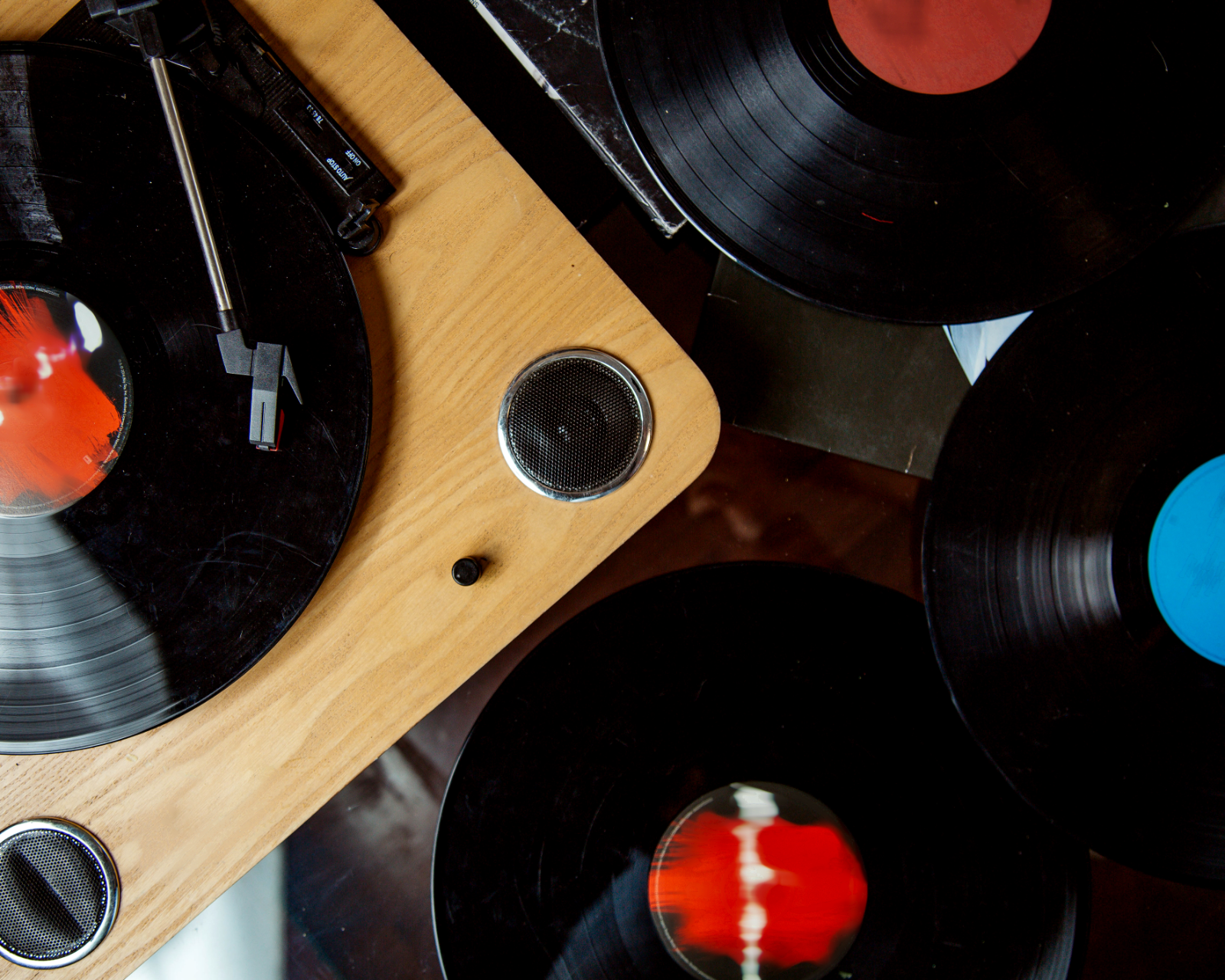 El plan que vuelve a poner a la música en el centro: vinilos, pianos y experiencias sin pantallas