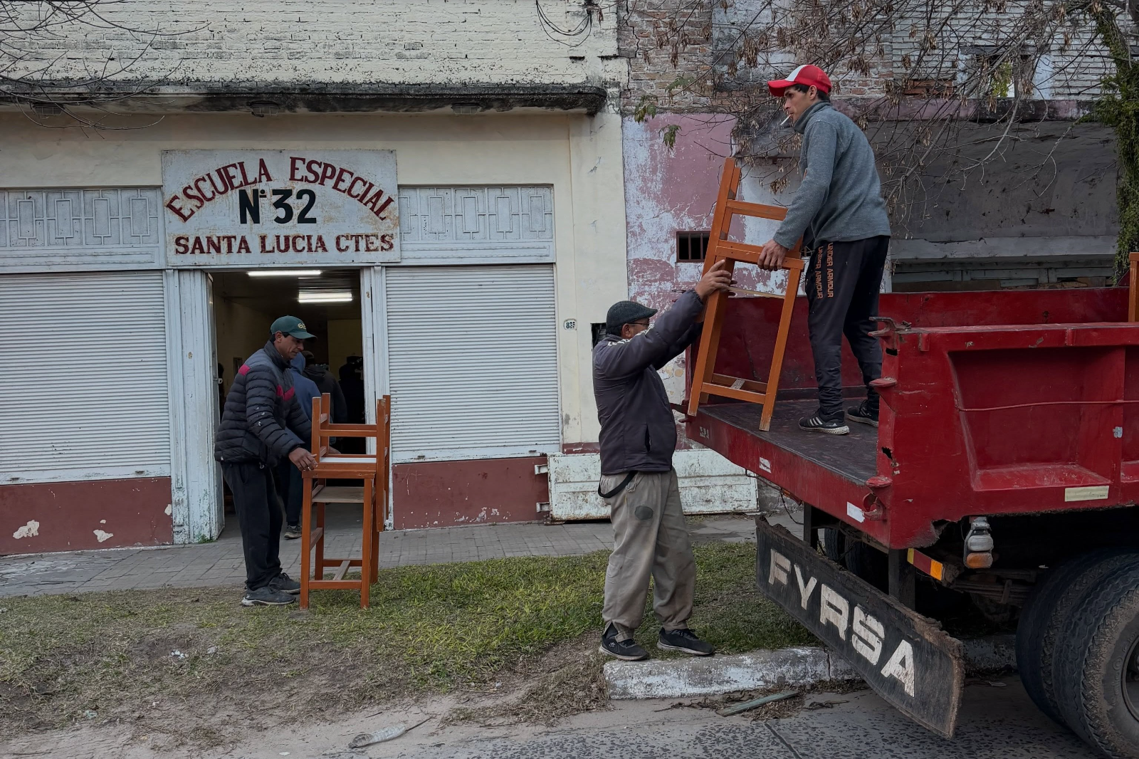 La Municipalidad acompañó el traslado de la Escuela de Educación Especial N.º 32 a su nuevo edificio