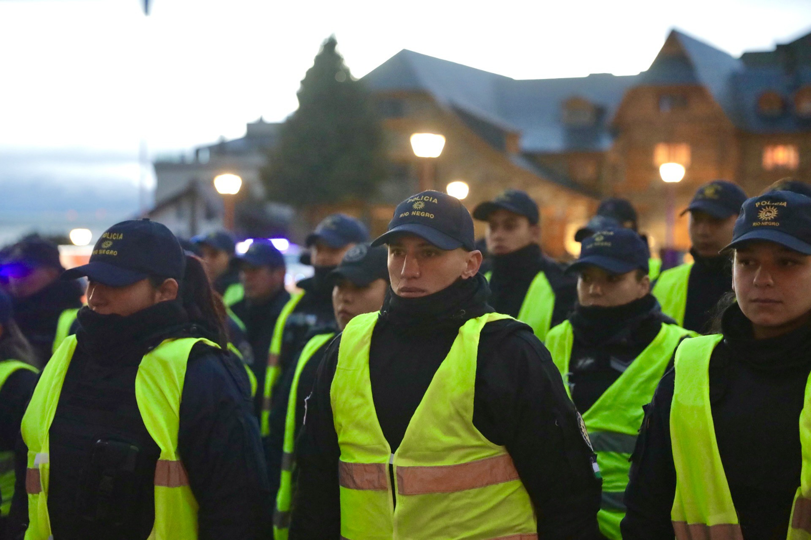 Río Negro coordina el operativo de invierno con 150 policías más para reforzar la seguridad en Bariloche y El Bolsón