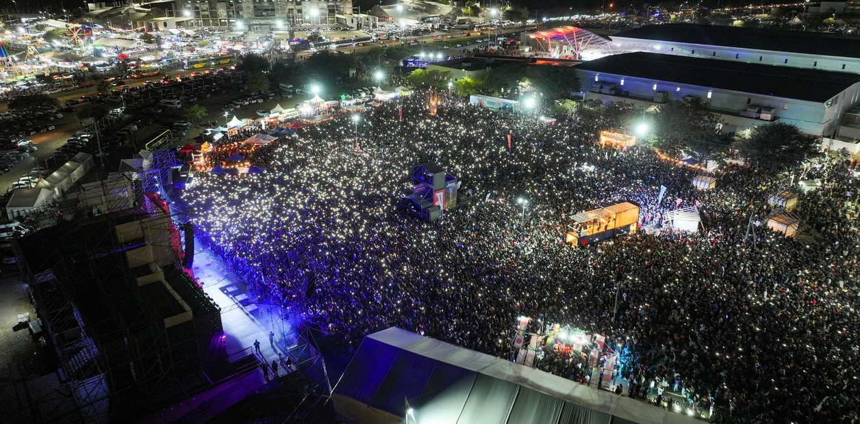 Fiesta del Poncho 2026: Cazzu, Dúo Coplanacu y un tamal gigante, los destacados de la jornada